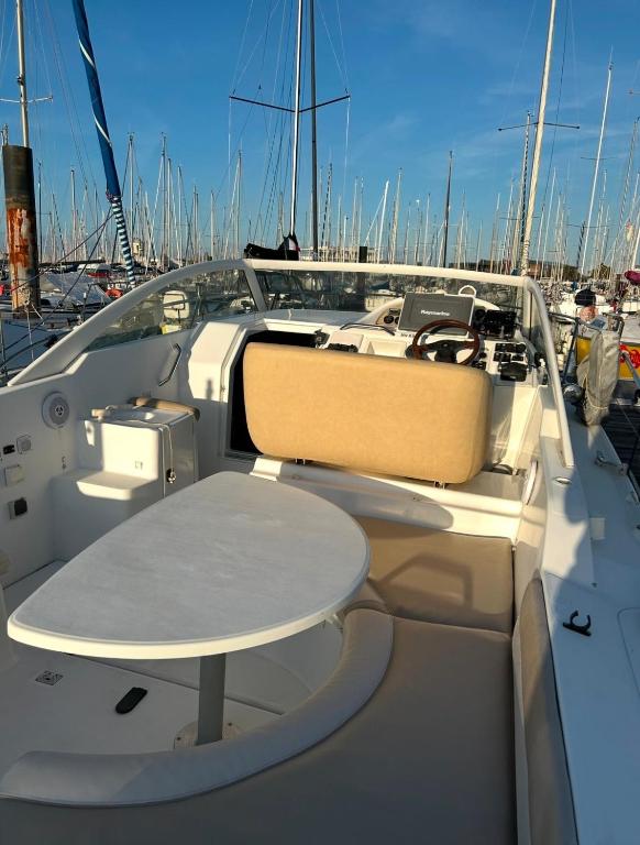 An unusual night on a boat nuit insolite Region non trouvee La Rochelle 2