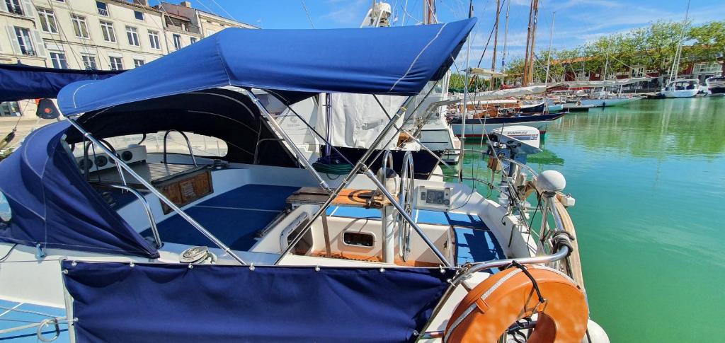 Baladin - Dormir sur un voilier By Nuits au Port nuit insolite à Région non trouvée La Rochelle