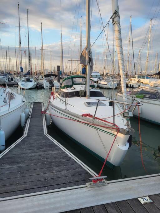 Bateau Jeanneau fantasia 8m a louer nuit insolite Region non trouvee La Rochelle 3
