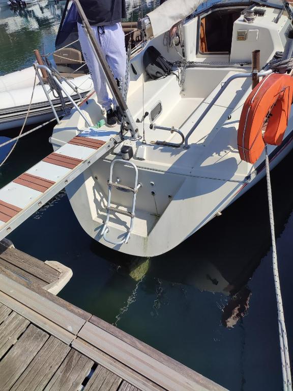 Bateau a quai St Raphael 4 couchages voilier Etap 28i nuit insolite Provence Alpes Cote dAzur Saint Raphael 2