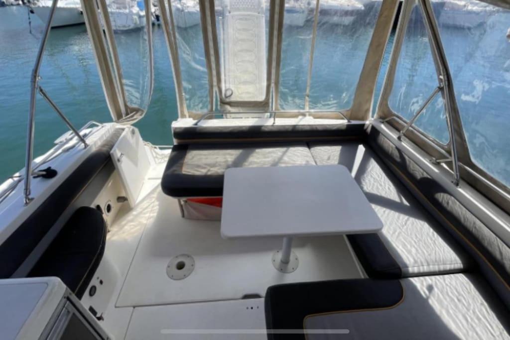 Bateau hotel port Antibes avec parking nuit insolite Provence Alpes Cote dAzur Antibes 14