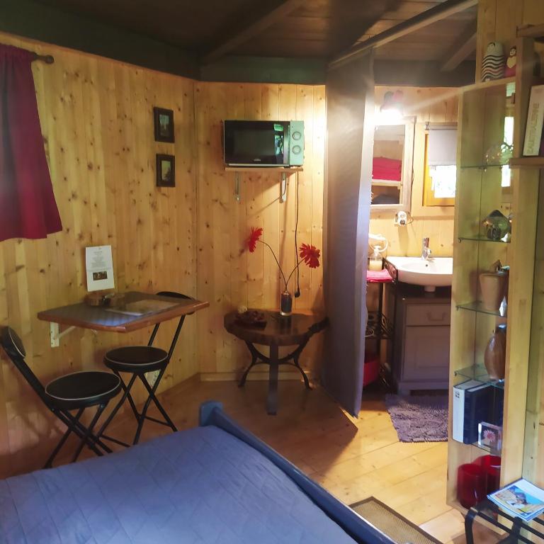 CABANE CERISE DANS LARBRE Etapeboisee nuit insolite Champagne Ardenne Fumay 12