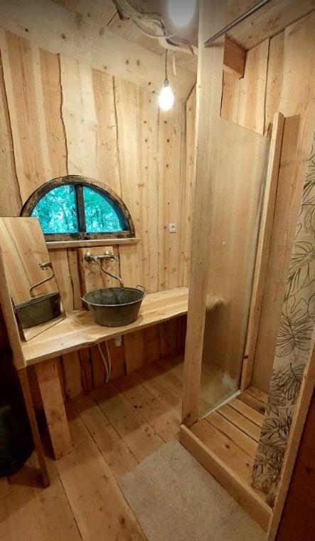 Cabane Salamandre nuit insolite Limousin Saint Eloy les Tuileries 2