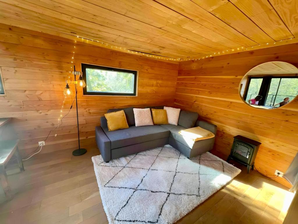 Cabane perchee dans les arbres sur lac prive nuit insolite Aquitaine Sadirac 17