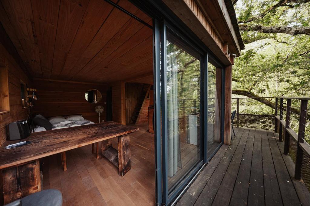 Cabane perchee dans les arbres sur lac prive nuit insolite Aquitaine Sadirac 8