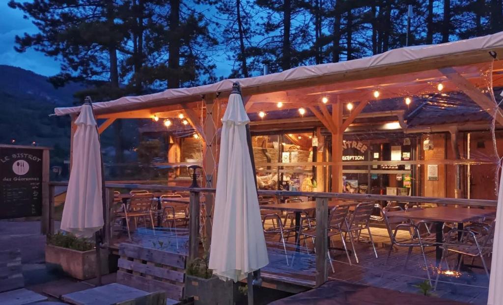 Chalet toit vegetalise nuit insolite Rhone Alpes Champfromier 1