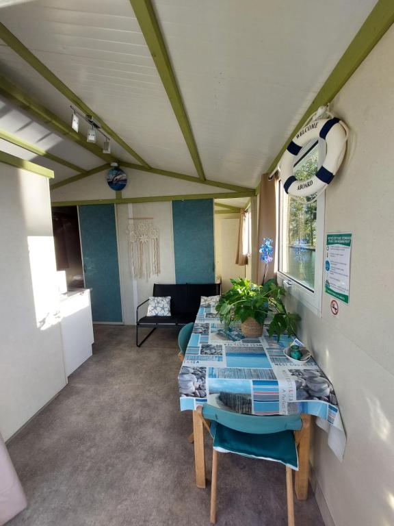 Cottage flottant terrasse jacuzzi option aux Portes de Dijon nuit insolite Region non trouvee Ville non trouvee 6