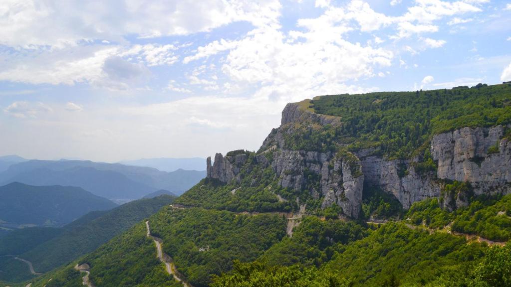 Glamping Villatent at Le Lac Bleu nuit insolite Rhone Alpes Chatillon en Diois 4