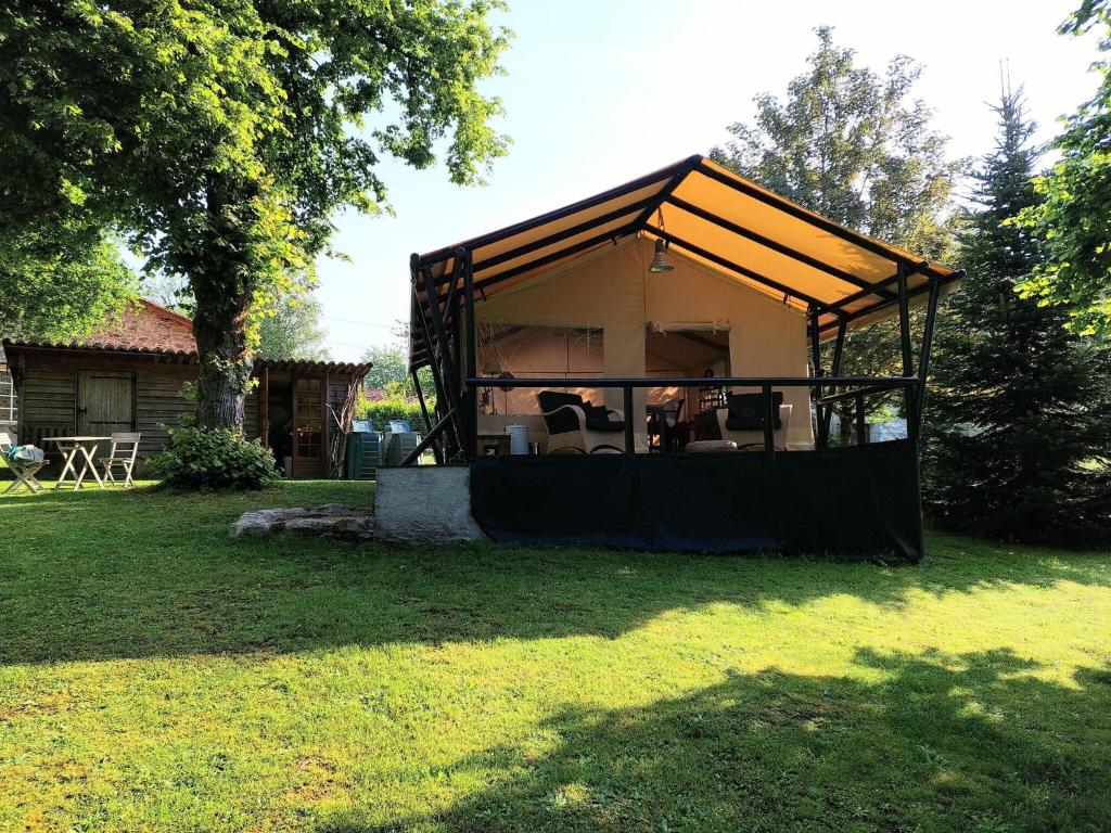 Glamping with private bathroom and spacious garden nuit insolite Region non trouvee Roussines 15