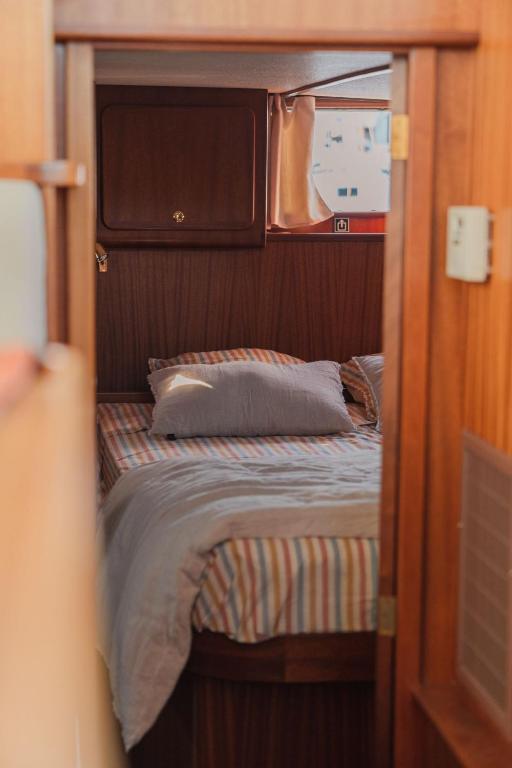 Hebergement insolite en demi pension et excursion gastronomique en bateau nuit insolite Languedoc Roussillon Bouzigues 9