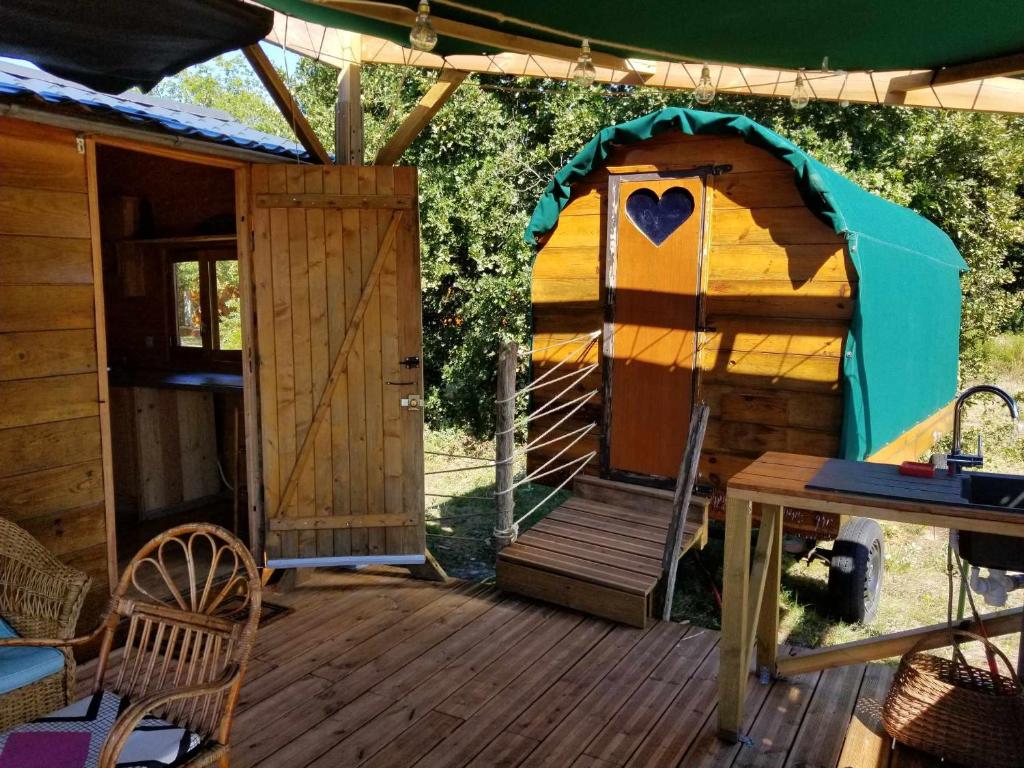 La Tiny house et la roulotte des sables nuit insolite Aquitaine Le Porge 15