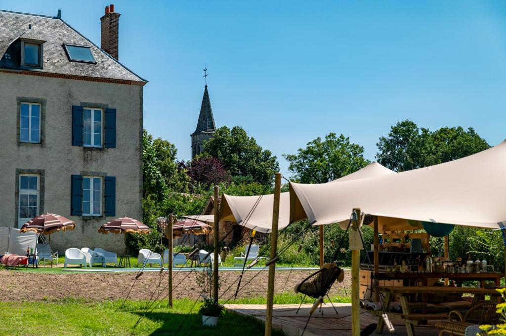 Le Brasseur Logements Tents nuit insolite Auvergne Saint Caprais 3
