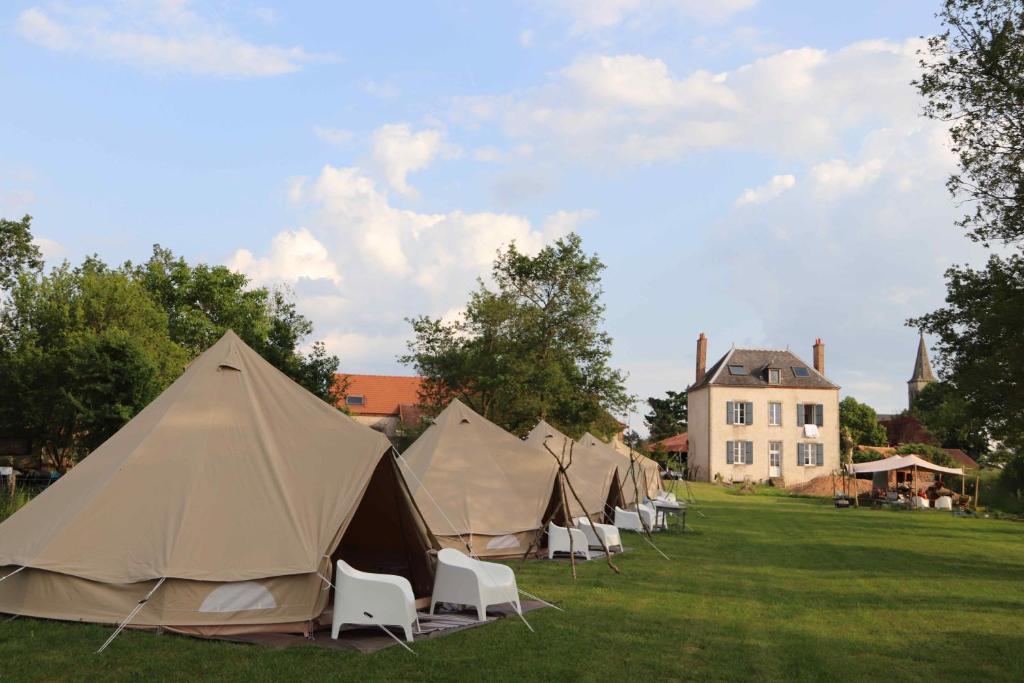 Le Brasseur Logements Tents nuit insolite Auvergne Saint Caprais 8