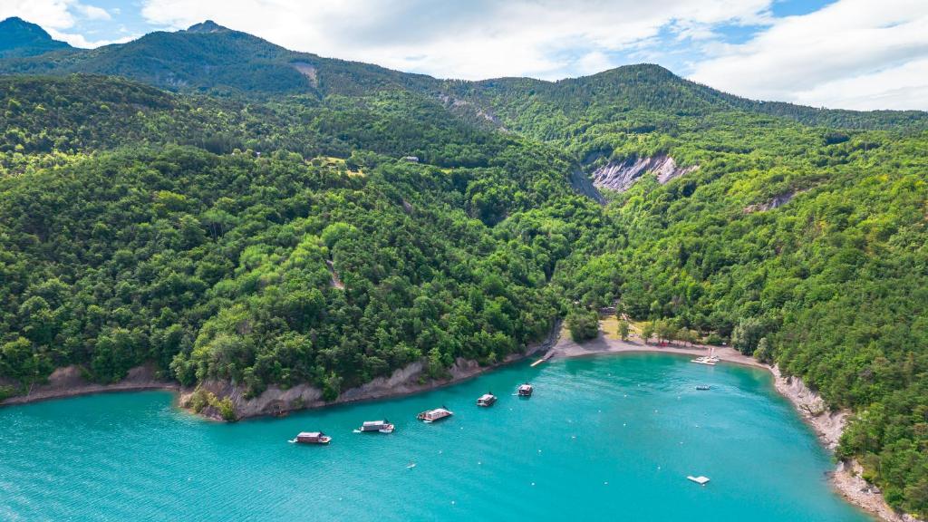 Les Toues Cabanees du lac nuit insolite Provence Alpes Cote dAzur Le Sauze du Lac 6