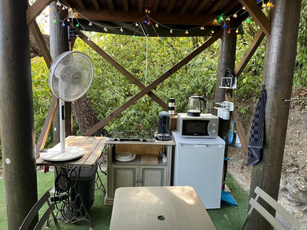 Les lucioles cabane chalet avec Jacuzzi privatif nuit insolite Rhone Alpes Privas 10