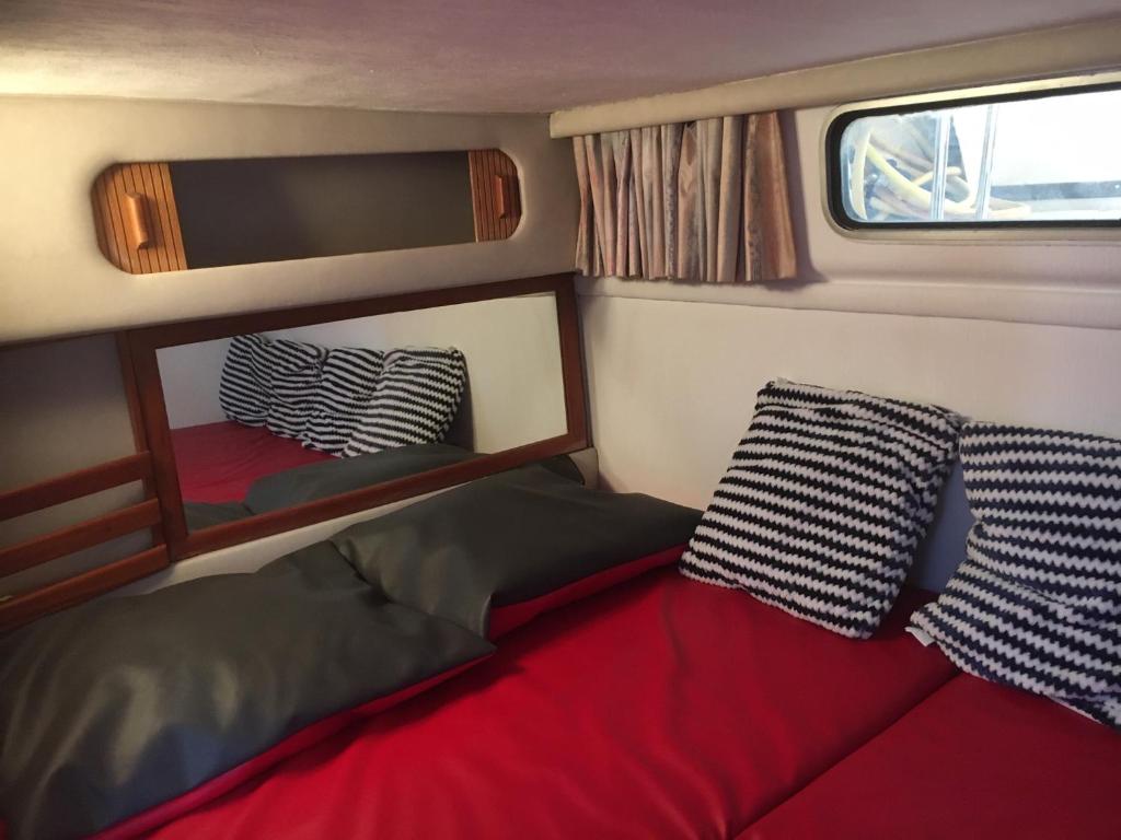 Location Bateau Hotel Antibes nuit insolite Provence Alpes Cote dAzur Antibes 1