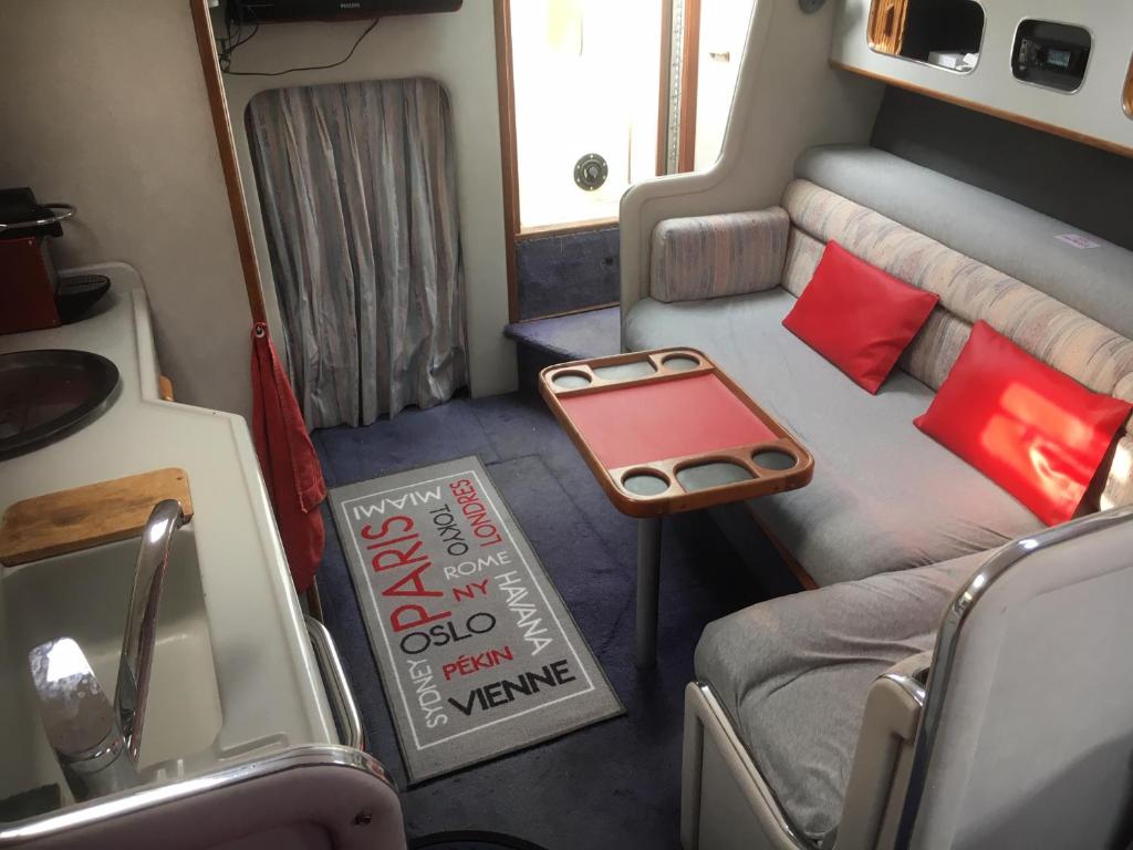 Location Bateau Hotel Antibes nuit insolite Provence Alpes Cote dAzur Antibes 19