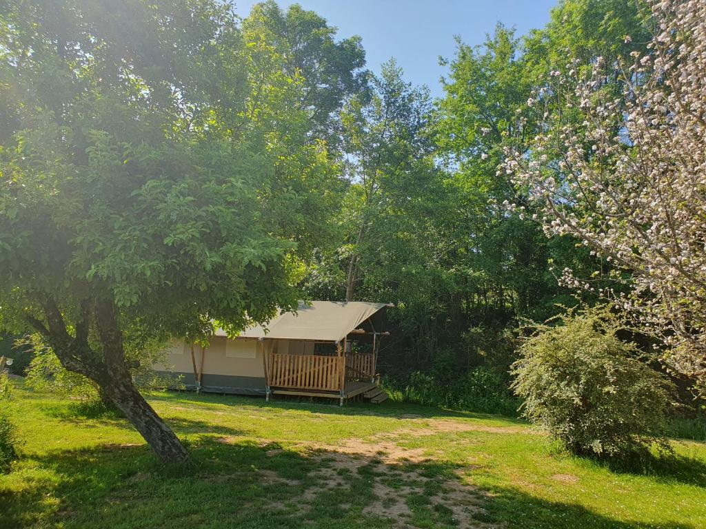 Luxury Safari Tents at Moulin Du Pommier Glamping Camping nuit insolite Region non trouvee Saulgond 19