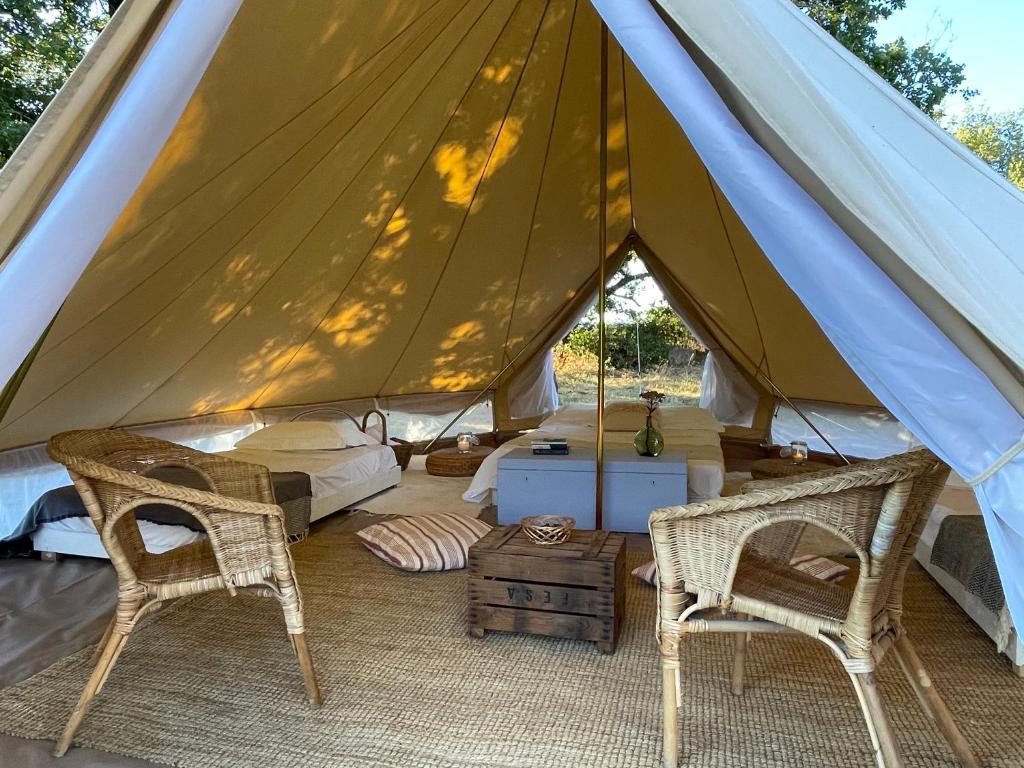 Luxury family bell tent nuit insolite Midi Pyrenees Laparrouquial 5