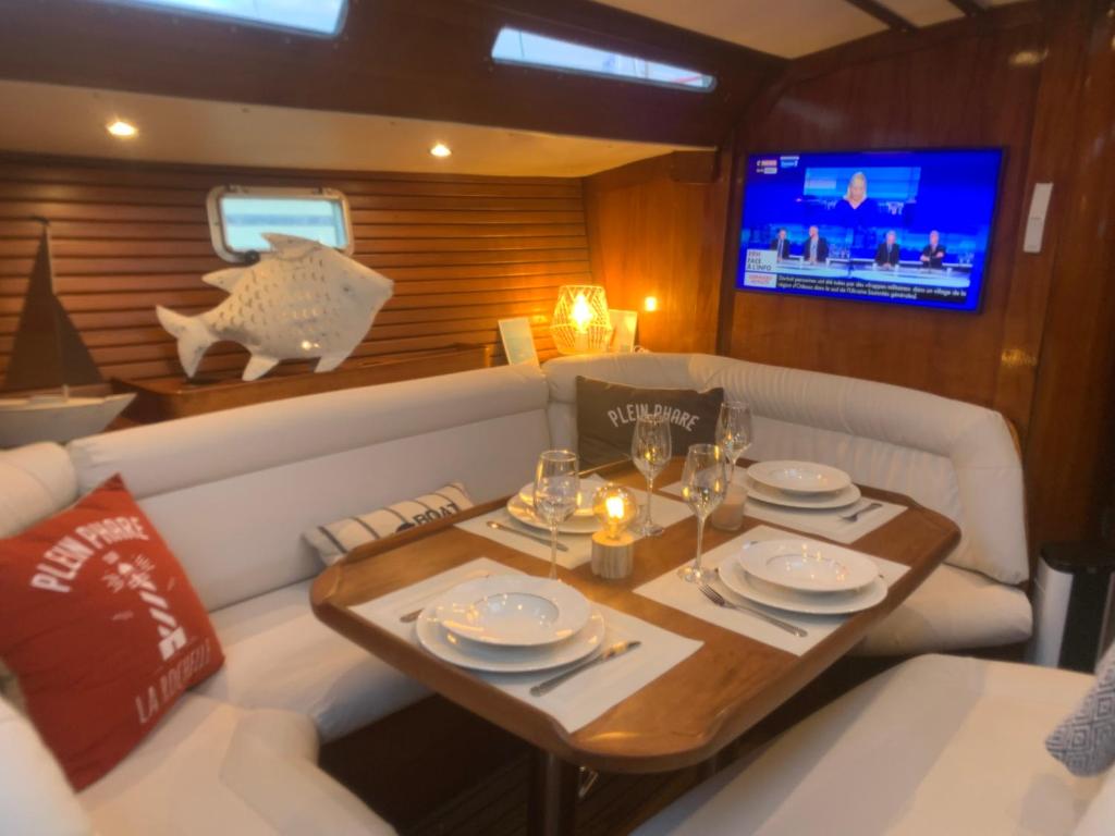 NUIT SUR UN BATEAU nuit insolite Region non trouvee La Rochelle 9