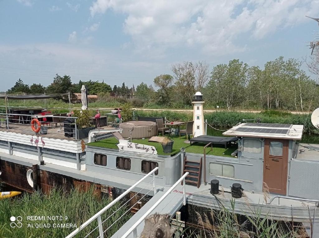 Séjour atypique et insolite sur notre péniche La Coradine avec grand spa nuit insolite à Languedoc-Roussillon Aigues-Mortes