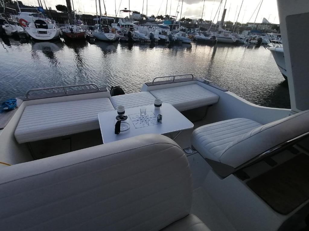 Sejour insolite sur un yacht. Bateau Hotel a quai. nuit insolite Region non trouvee La Rochelle 14