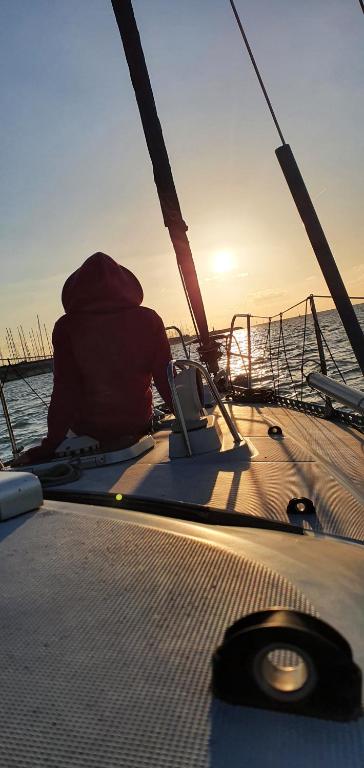 Super Castor Dormir sur un grand voilier 6 personnes By Nuits au Port nuit insolite Region non trouvee La Rochelle 17