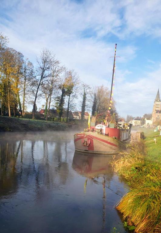Sur la Somme a bord de la peniche Arche de Noe nuit insolite Picardie Pont Remy 14