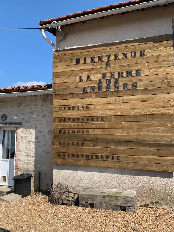 TENTE AU PLUS PROCHE DES ANES nuit insolite Deux Sevres Bressuire 10