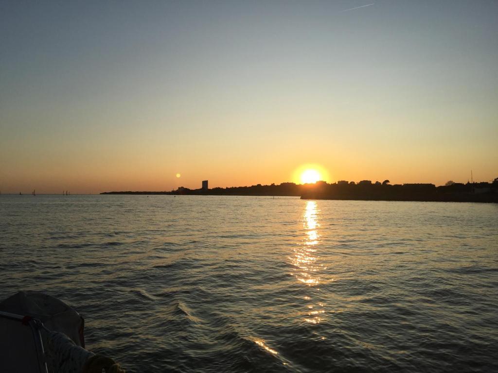 VOILIER ESTEREL nuit insolite à Région non trouvée La Rochelle