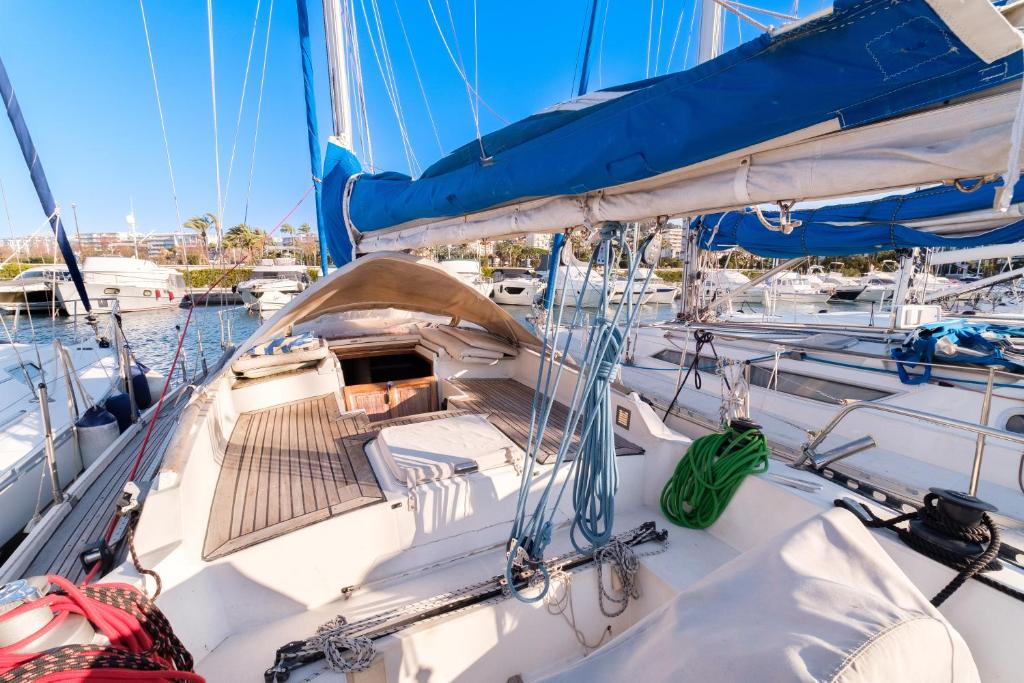 Voilier de 12m a Quai Port Canto nuit insolite Provence Alpes Cote dAzur Cannes 9