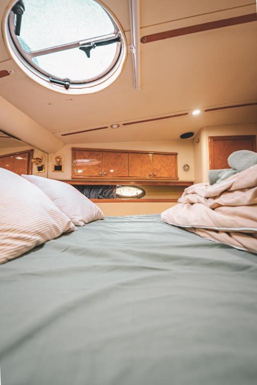 Yacht La Rochelle 5 pers 2 sdb nuit insolite Region non trouvee La Rochelle 18
